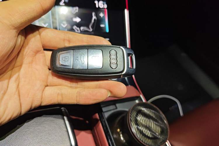 Used Audi A7L 2023 45 TFSI quattro S-line Shadow Warrior Edition Vehicle Key