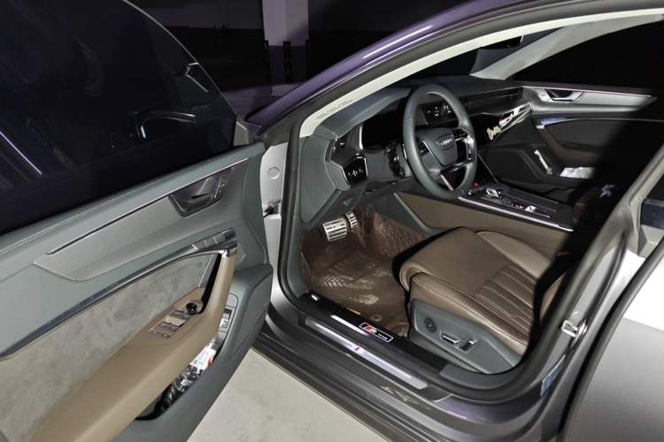 Used Audi A7L  Driver Seat