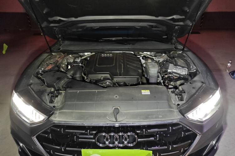 Used Audi A7L  Engine Bay
