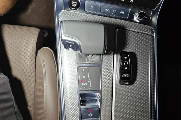 Used Audi A7L  Gear Lever