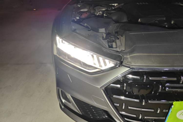 Used Audi A7L  Right Front Headlight