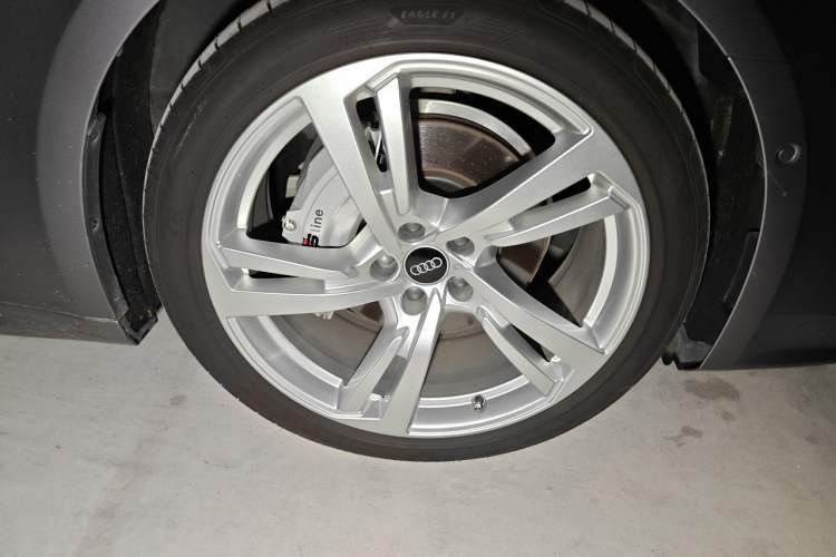 Used Audi A7L  Right Front Wheel Hub