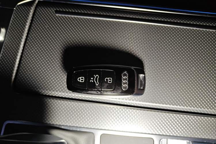 Used Audi A7L  Vehicle Key