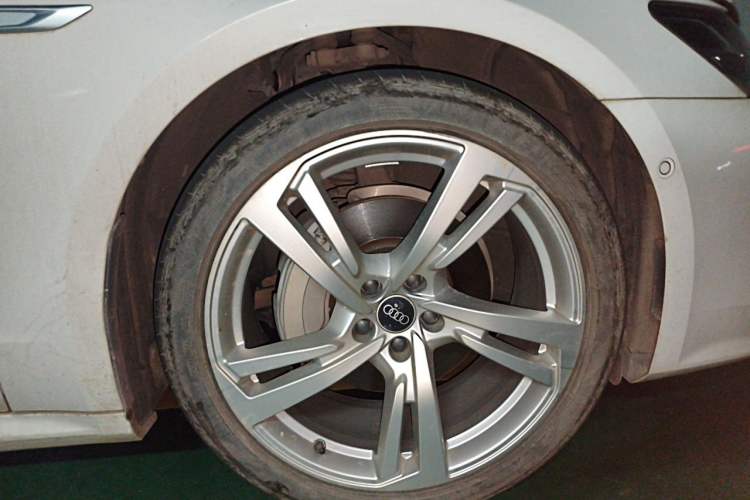Used Audi A7L 2023 45 TFSI quattro S-line Shadow Warrior Edition Right Front Wheel Hub