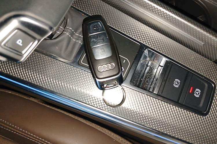 Used Audi A7L 2023 45 TFSI quattro S-line Shadow Warrior Edition Vehicle Key