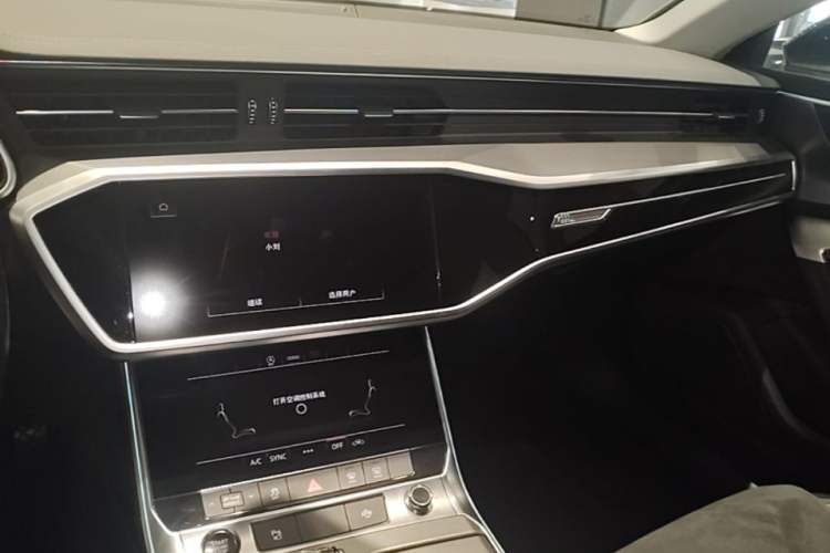 Used Audi A7L 2024 45TFSI S-line Dream-Building Edition Flow Crystal Package Audio And AC Panel