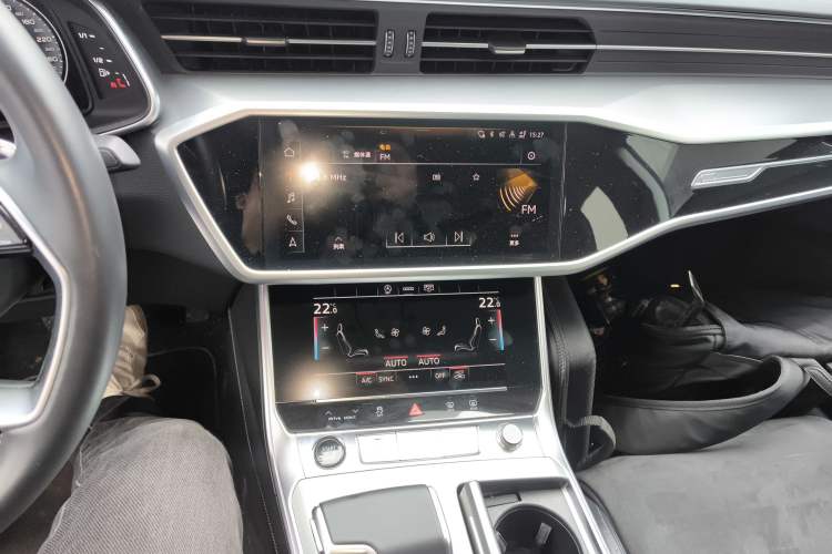 Used Audi A7L 2024 45 TFSI Luxury Edition Audio And AC Panel