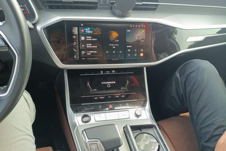 Used Audi A7L 2024 45 TFSI Luxury Edition Audio And AC Panel