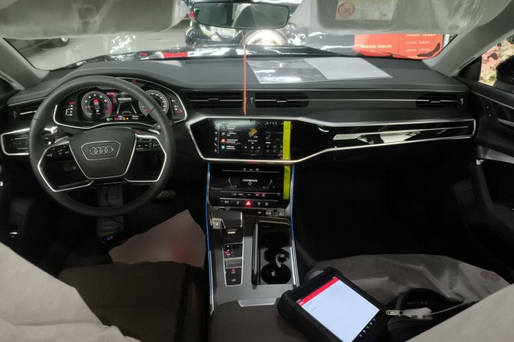 Used Audi A7L 2024 45TFSI S-line Dream-Building Edition Flow Crystal Package Center Console