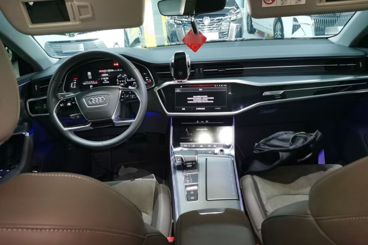 Used Audi A7L 2024 45TFSI S-line Dream-Building Edition Flow Crystal Package Center Console