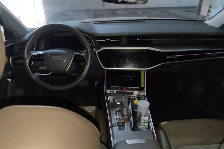 Used Audi A7L 2024 45TFSI S-line Dream-Building Edition Flow Crystal Package Center Console