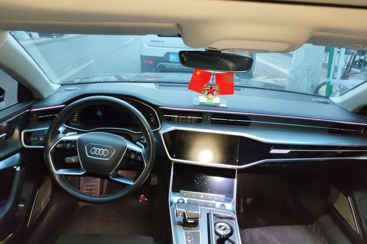 Used Audi A7L 2024 45TFSI quattro S-line Visionary Edition Flow Crystal Package Center Console