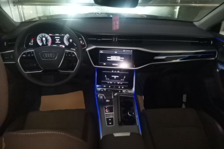 Used Audi A7L 2024 45TFSI S-line Dream-Building Edition Flow Crystal Package Center Console