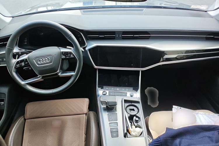 Used Audi A7L 2024 45TFSI S-line Dream-Building Edition Flow Crystal Package Center Console
