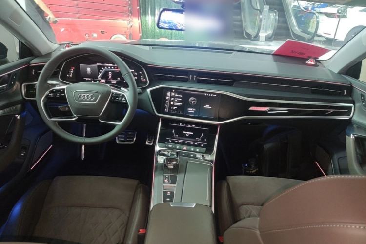 Used Audi A7L 2024 45TFSI quattro S-line Visionary Edition Flow Crystal Package Center Console