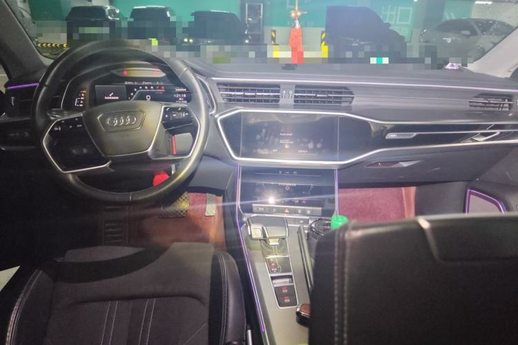 Used Audi A7L 2024 45TFSI S-line Dream-Building Edition Flow Crystal Package Center Console