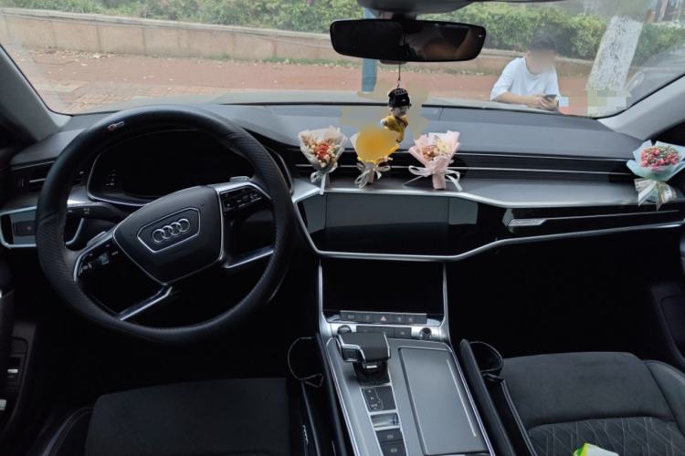 Used Audi A7L 2024 45TFSI quattro S-line Visionary Edition Flow Crystal Package Center Console