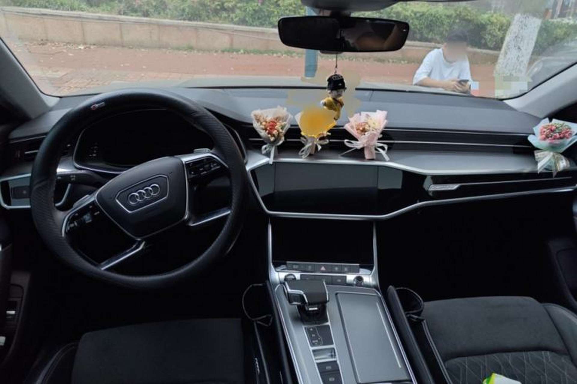 Used Audi A7L 2024 45TFSI quattro S-line Visionary Edition Flow Crystal Package Center Console