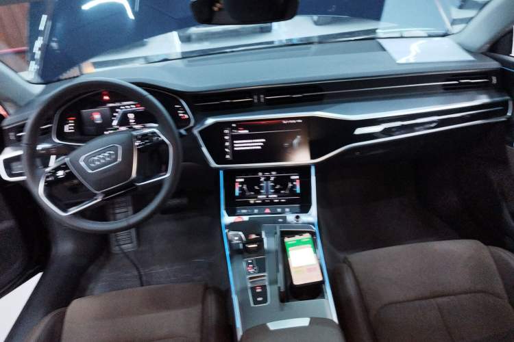 Used Audi A7L 2024 45TFSI S-line Dream-Building Edition Flow Crystal Package Center Console