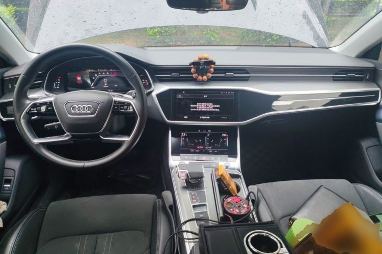 Used Audi A7L 2024 45TFSI S-line Dream-Building Edition Flow Crystal Package Center Console