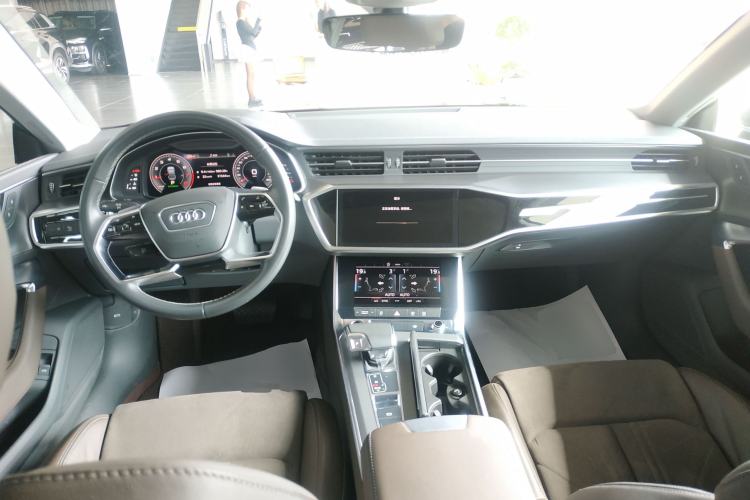 Used Audi A7L 2024 45TFSI S-line Dream-Building Edition Flow Crystal Package Center Console