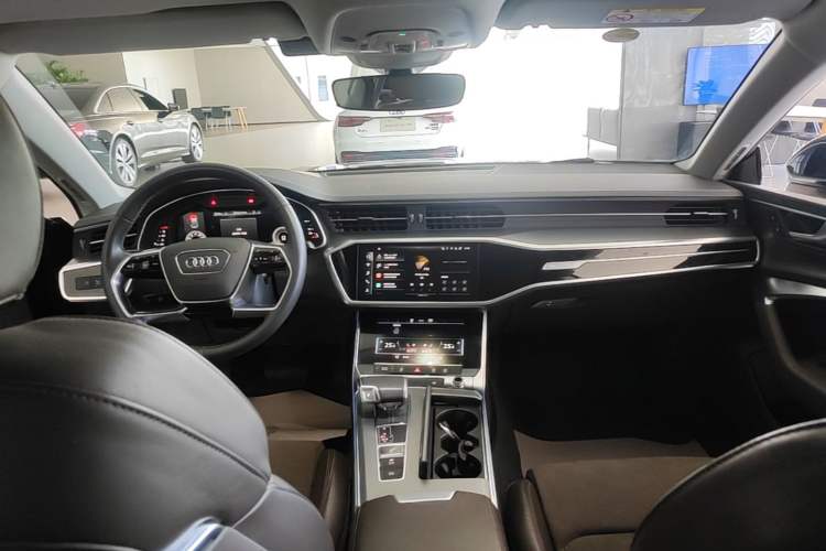 Used Audi A7L 2024 45TFSI S-line Dream-Building Edition Flow Crystal Package Center Console