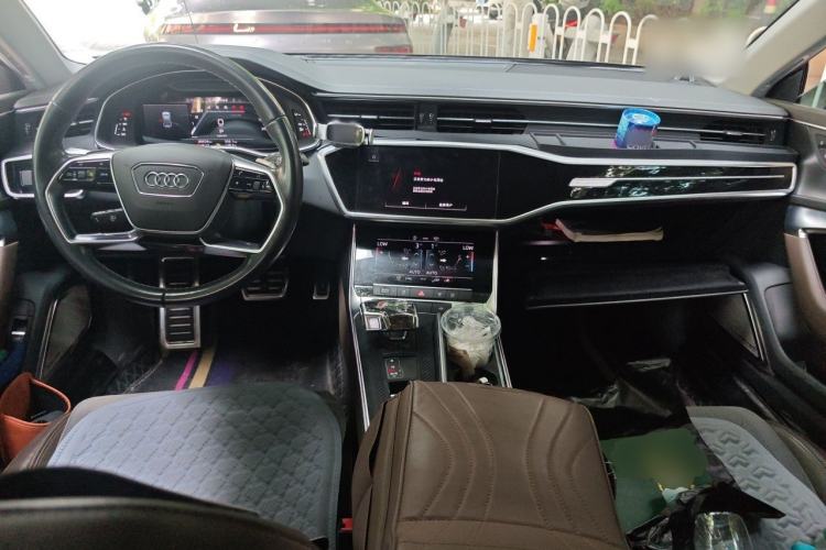Used Audi A7L 2024 45TFSI S-line Dream-Building Edition Flow Crystal Package Center Console