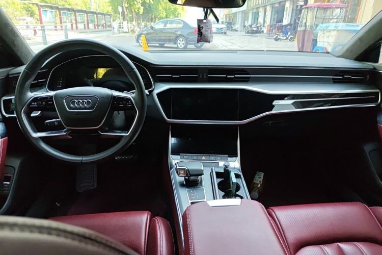 Used Audi A7L 2024 45TFSI S-line Dream-Building Edition Flow Crystal Package Center Console