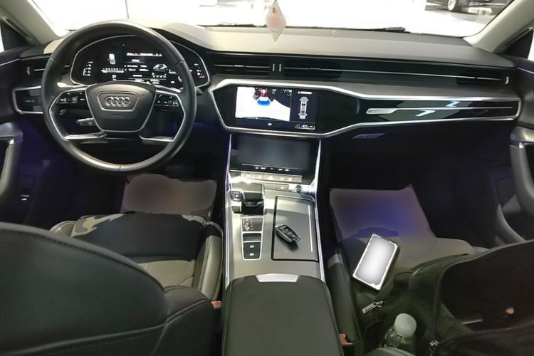 Used Audi A7L 2024 45TFSI S-line Dream-Building Edition Flow Crystal Package Center Console