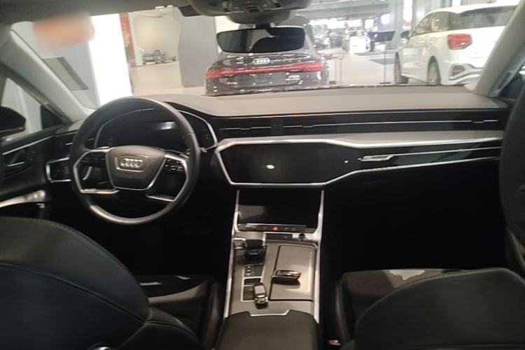 Used Audi A7L 2024 45TFSI S-line Dream-Building Edition Flow Crystal Package Center Console
