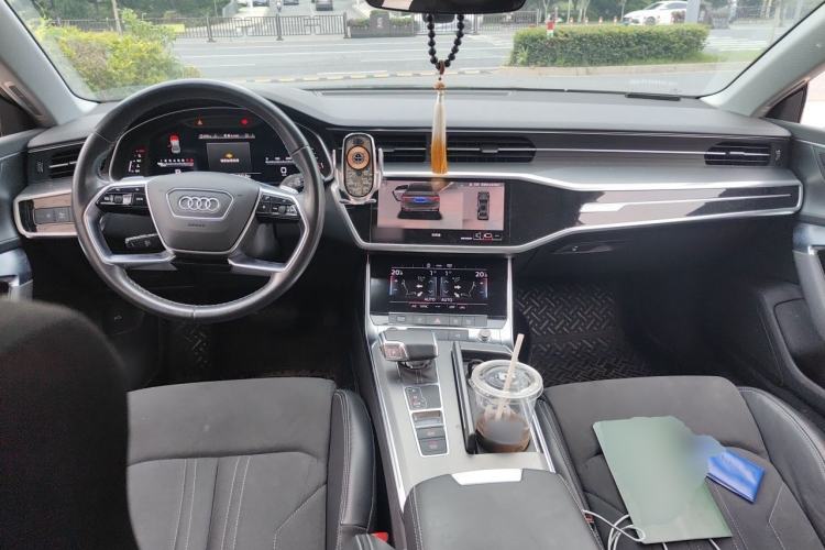 Used Audi A7L 2024 45TFSI S-line Dream-Building Edition Flow Crystal Package Center Console