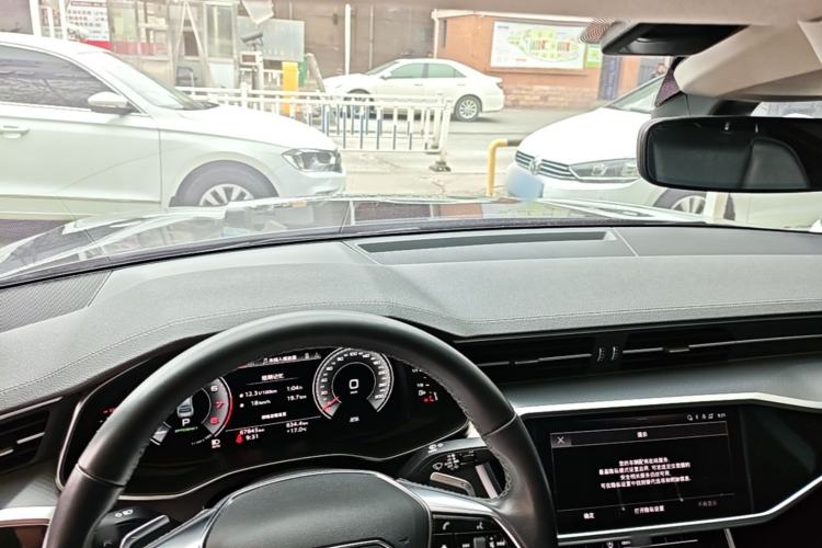 Used Audi A7L 2024 45TFSI S-line Dream-Building Edition Flow Crystal Package Center Console