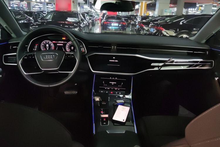 Used Audi A7L 2024 45TFSI S-line Dream-Building Edition Flow Crystal Package Center Console