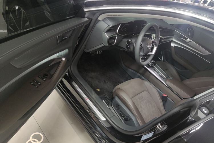 Used Audi A7L 2024 45TFSI quattro S-line Visionary Edition Flow Crystal Package Driver Seat