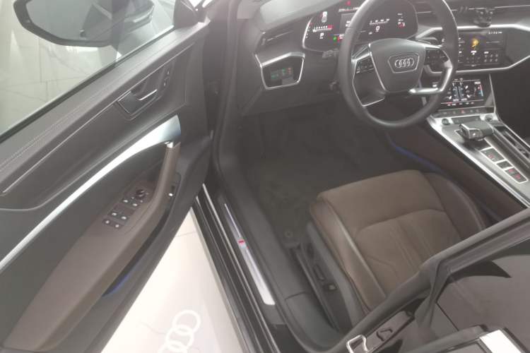 Used Audi A7L 2024 45TFSI S-line Dream-Building Edition Flow Crystal Package Driver Seat