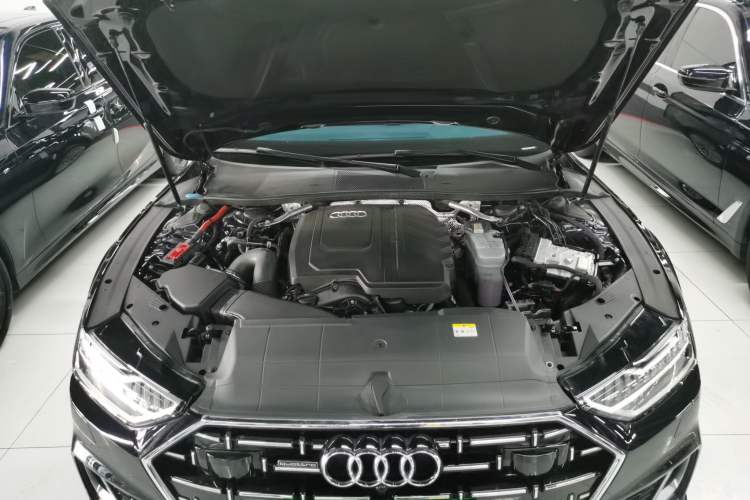 Used Audi A7L 2024 45TFSI S-line Dream-Building Edition Flow Crystal Package Engine Bay