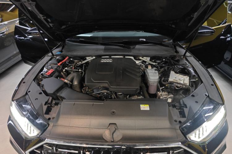 Used Audi A7L 2024 45TFSI S-line Dream-Building Edition Flow Crystal Package Engine Bay