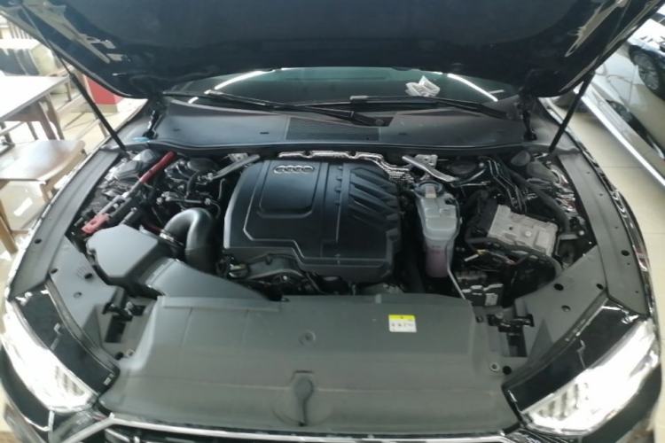 Used Audi A7L 2024 45TFSI S-line Dream-Building Edition Flow Crystal Package Engine Bay