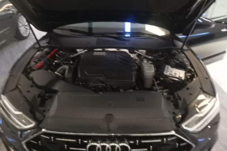 Used Audi A7L 2024 45TFSI S-line Dream-Building Edition Flow Crystal Package Engine Bay