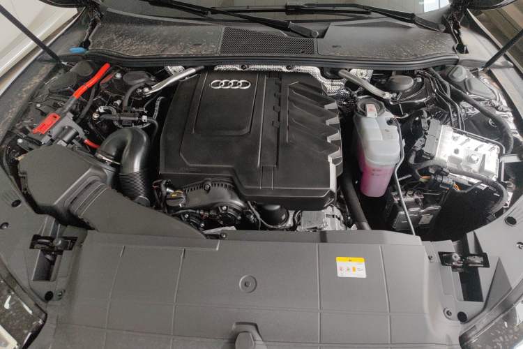 Used Audi A7L 2024 45TFSI S-line Dream-Building Edition Flow Crystal Package Engine Bay