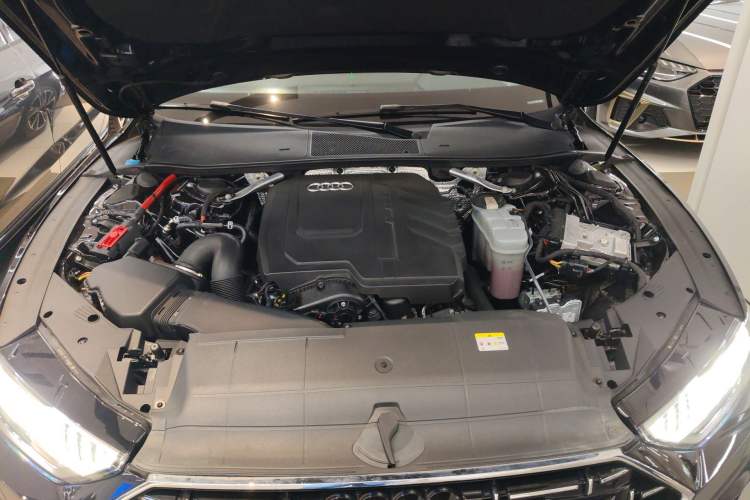 Used Audi A7L 2024 45TFSI S-line Dream-Building Edition Flow Crystal Package Engine Bay