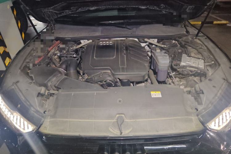 Used Audi A7L 2024 45TFSI S-line Dream-Building Edition Flow Crystal Package Engine Bay