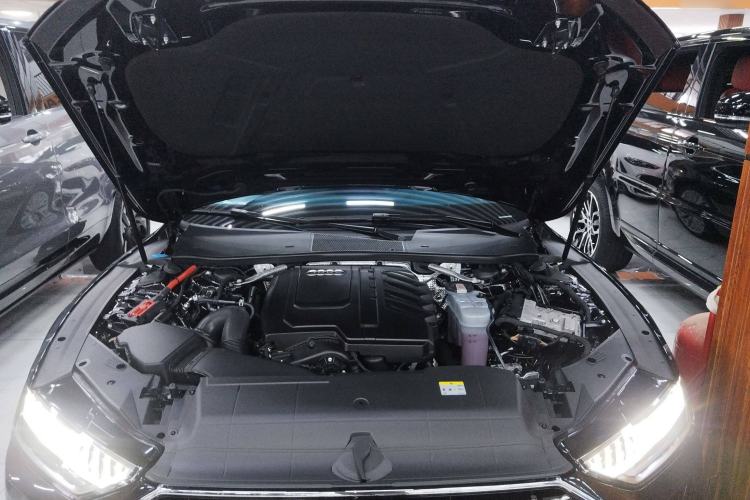 Used Audi A7L 2024 45TFSI S-line Dream-Building Edition Flow Crystal Package Engine Bay
