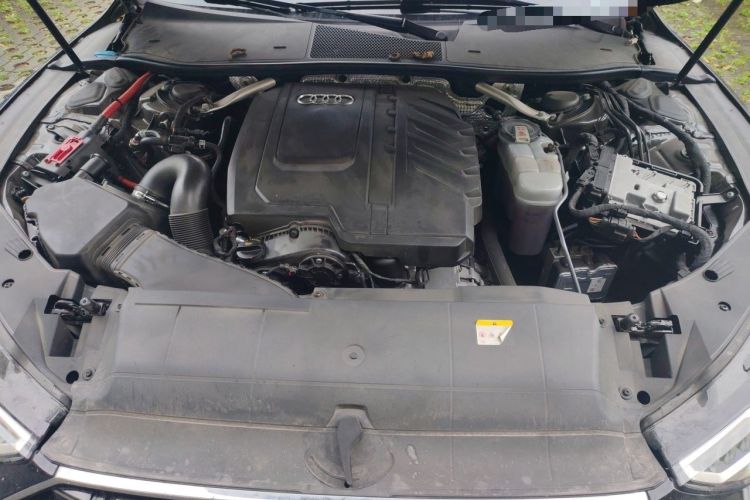 Used Audi A7L 2024 45TFSI S-line Dream-Building Edition Flow Crystal Package Engine Bay