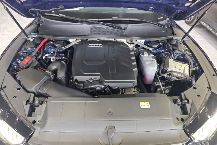 Used Audi A7L 2024 45TFSI quattro S-line Visionary Edition Flow Crystal Package Engine Bay