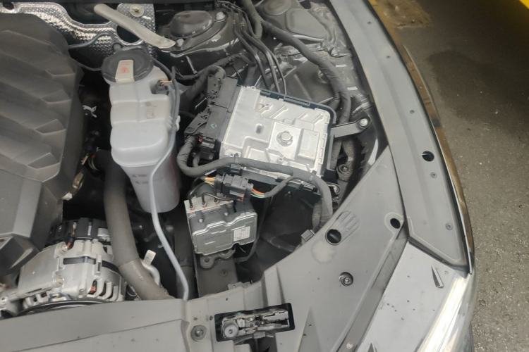 Used Audi A7L 2024 45TFSI S-line Dream-Building Edition Flow Crystal Package Engine Bay Left