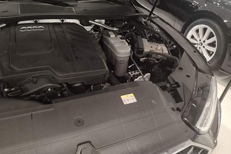 Used Audi A7L 2024 45TFSI S-line Dream-Building Edition Flow Crystal Package Engine Bay Left