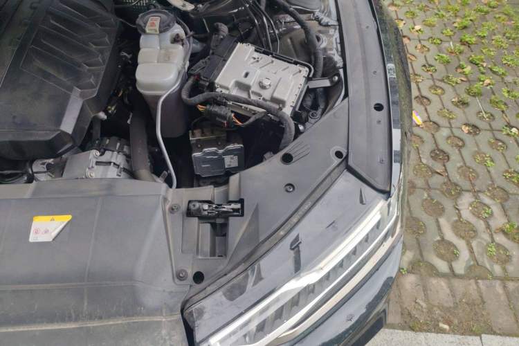 Used Audi A7L 2024 45TFSI S-line Dream-Building Edition Flow Crystal Package Engine Bay Left