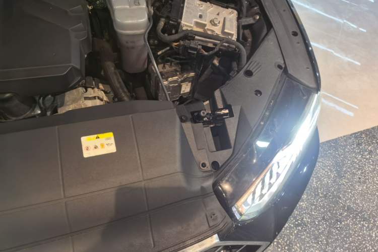 Used Audi A7L 2024 45TFSI S-line Dream-Building Edition Flow Crystal Package Engine Bay Left