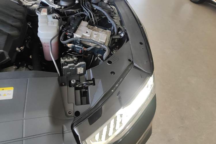 Used Audi A7L 2024 45TFSI S-line Dream-Building Edition Flow Crystal Package Engine Bay Left